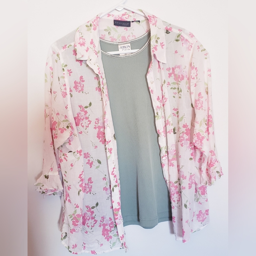 Women's XL Floral Button Down Shirt With Sage Under Tank